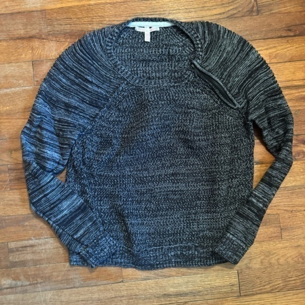 Victoria’s Secret top light sweater